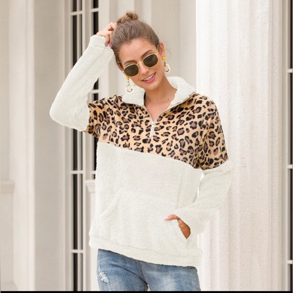 🔹WOMEN’S LEOPARD PRINT HALF ZIP PULLOVER SHERPA (super soft) SWEATSHIRT - Picture 3 of 10